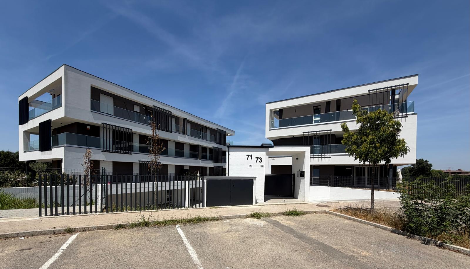 Complesso residenziale — pratica edilizia, strutture e direzione lavori